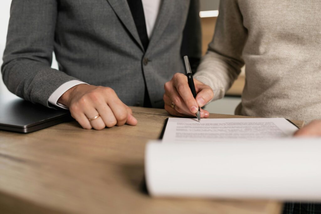 Contract negotiation between businesspeople