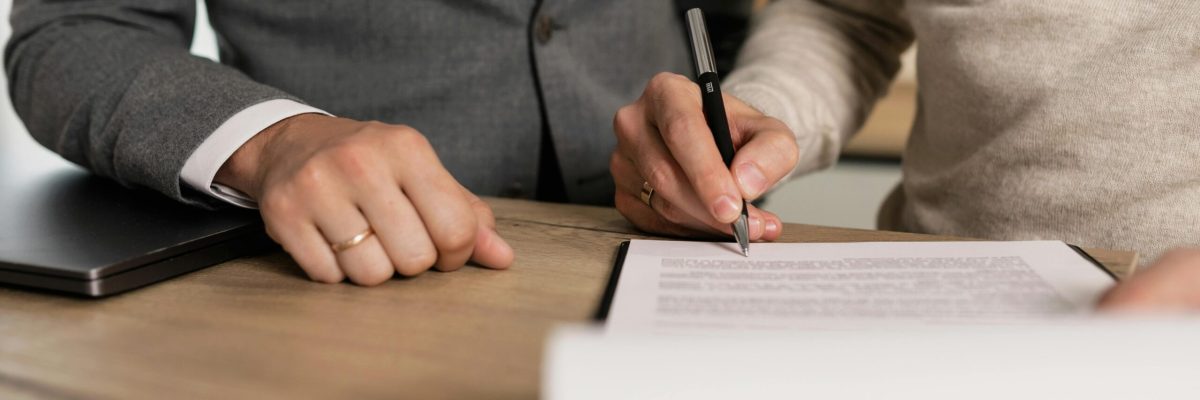 Contract negotiation between businesspeople